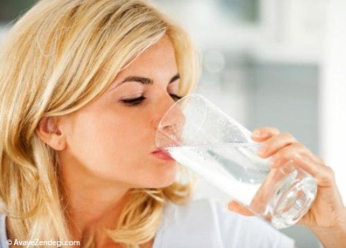 نوشیدن آب زیاد پوست را جوان می‌کند؟